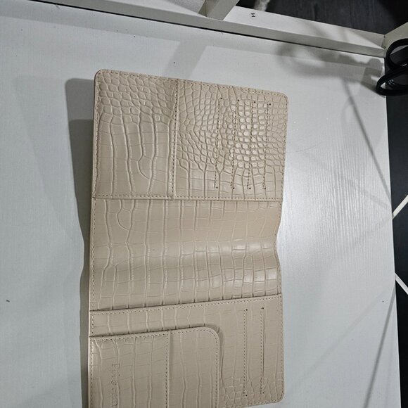 Poi and Hun mini happy planner Oatmeal Beige Croc cover - Picture 2 of 2